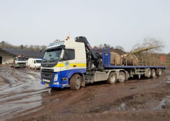 Boom Transport met vlakke oplegger